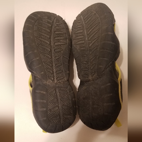 Crocs Gray and Yellow Sandals 9M - Picture 3 of 3